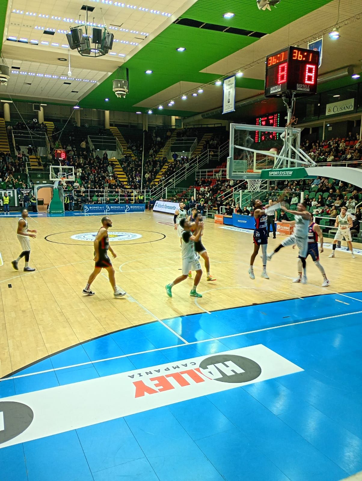 Avellino va avanti dall'inizio e vince 90 a 79 contro Forlì