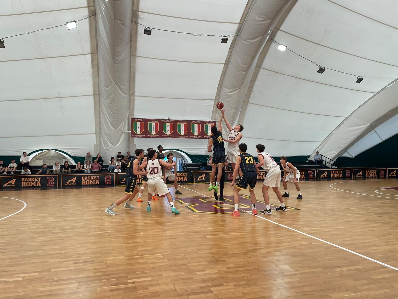 Dominio Stella Azzurra, cadono Basket Roma e Città Futura