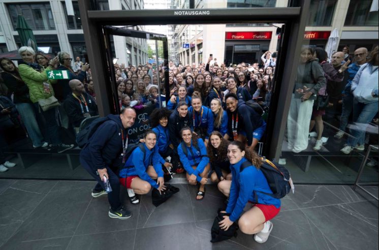 Le Azzurre incontrano i tifosi a Berlino, Petrucci: “Una grande emozione”