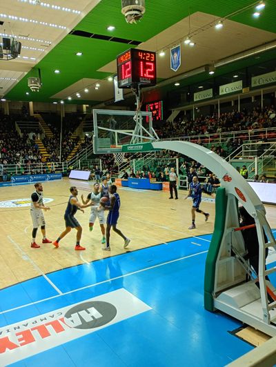 Avellino domina la Fortitudo