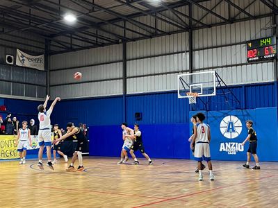 Anzio passo sul campo di Terracina