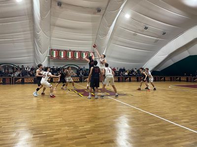 Basket Roma comincia bene, dominio Stella Azzurra. Cade la Virtus Roma 1960