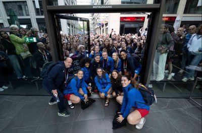 Le Azzurre incontrano i tifosi a Berlino, Petrucci: “Una grande emozione”